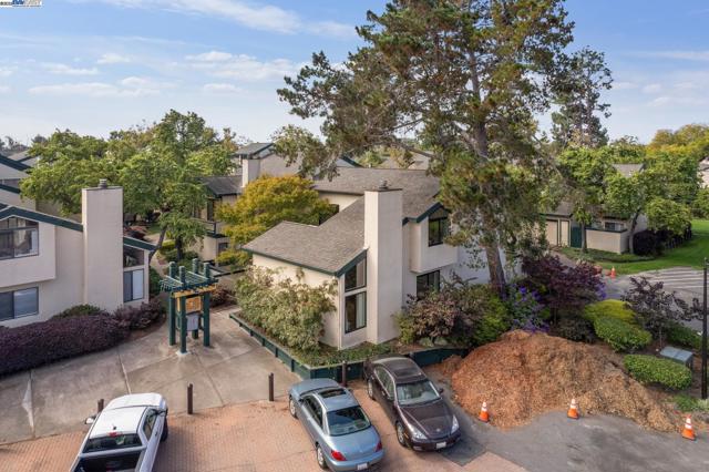 101 Carob Ln, Alameda CA: https://media.crmls.org/mediaz/5673d709-56ee-40eb-bac2-e81b1ee99274.jpg