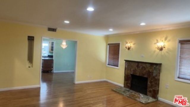1903 S Westgate Avenue, Los Angeles CA: https://media.crmls.org/mediaz/5673f26e-76c9-4745-b75c-00354625a592.jpg