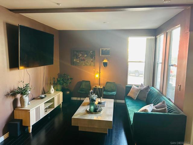 101 Market Street, San Diego CA: https://media.crmls.org/mediaz/5673ff97-5c30-46f5-b4d5-d1c7383db2e3.jpg
