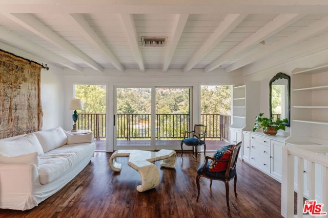 2344 Sunset Heights Drive, Los Angeles CA: https://media.crmls.org/mediaz/56741760-a2fe-4627-8e36-e2237c40f77e.jpg