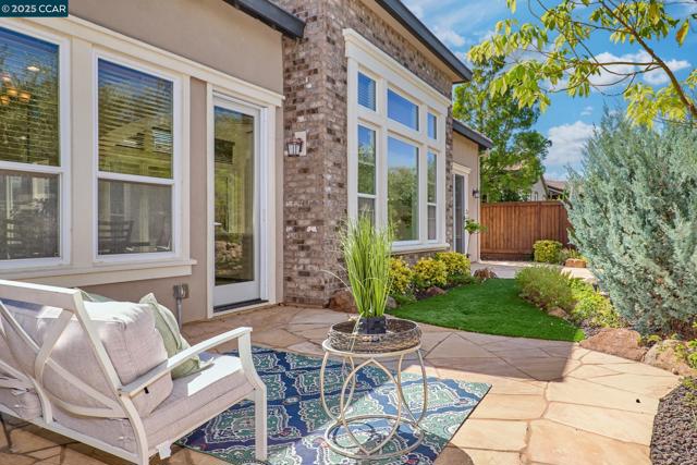 1681 Gamay Ln, Brentwood CA: https://media.crmls.org/mediaz/5674459d-2004-4201-8caa-6932bcaa5698.jpg