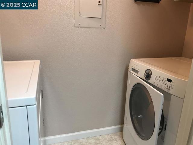 715 Watson Canyon Ct, San Ramon CA: https://media.crmls.org/mediaz/56747e6e-3fed-4717-86fe-b8eb454b07fc.jpg