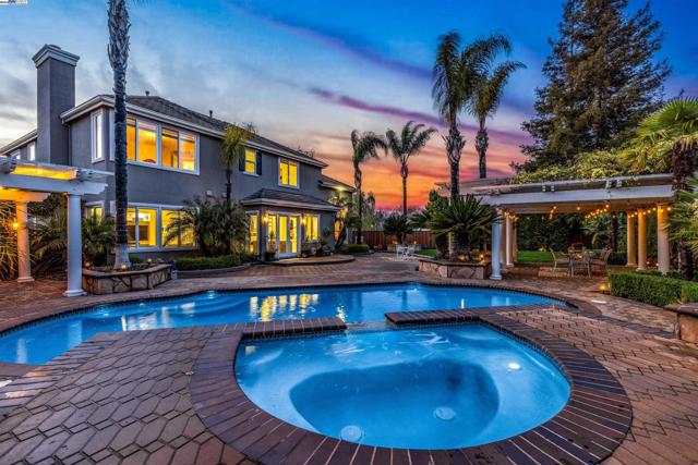 2522 Wood Hollow Dr, Livermore CA: https://media.crmls.org/mediaz/5674b457-0bf2-46b5-ab5a-d9100e64bbd0.jpg
