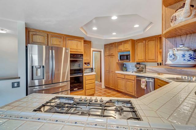 Detail Gallery Image 33 of 35 For 2702 Country Club Dr, Escondido,  CA 92029 - 4 Beds | 3 Baths