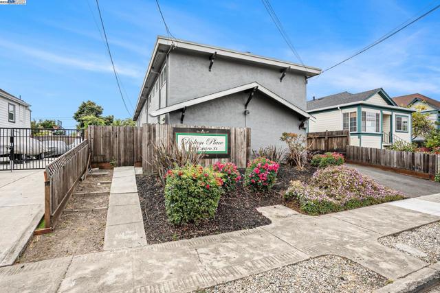 341 Castro St, San Leandro CA: https://media.crmls.org/mediaz/5675b9d1-683f-4682-9028-2bbc64ccbf50.jpg