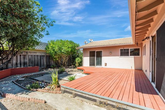 1223 La Canada Way, Salinas CA: https://media.crmls.org/mediaz/567608bd-4aa7-4a38-b93c-1f8d331aff6b.jpg