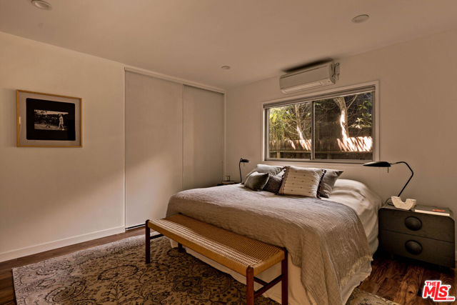 2604 N Beachwood Drive, Los Angeles CA: https://media.crmls.org/mediaz/5676491e-b2ca-4ab4-9f49-3abfa82e353c.jpg