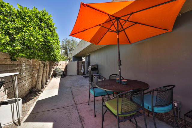 1181 Sunflower Lane, Palm Springs CA: https://media.crmls.org/mediaz/567665e7-fcd9-4558-87f1-59f015798e27.jpg