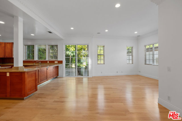 7412 Denrock Avenue, Los Angeles CA: https://media.crmls.org/mediaz/56767ece-d45e-4f63-a48e-38d30ebad6d8.jpg