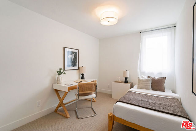 13245 Fiji Way, Marina del Rey CA: https://media.crmls.org/mediaz/5676b681-eb8b-4fca-8ec7-13fa463536b6.jpg