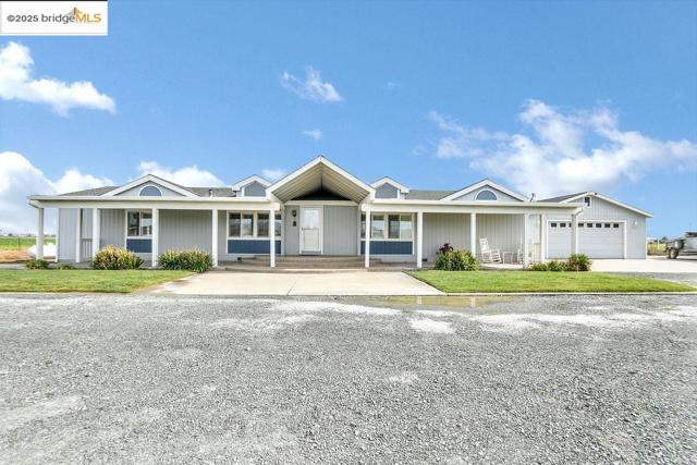 4985 Bixler Road, Byron CA: https://media.crmls.org/mediaz/567792cd-a419-474d-aaa1-5746fdf10e58.jpg