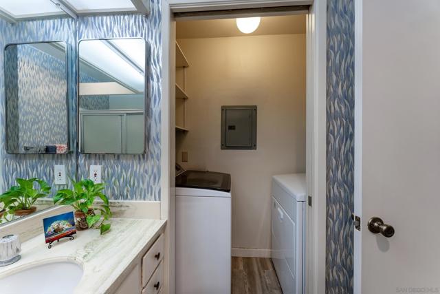 12780 Avenida La Valencia, San Diego CA: https://media.crmls.org/mediaz/5677d832-fab8-4ee5-9099-032c4683e8b1.jpg