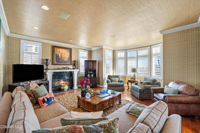 5810 Zumirez Drive, Malibu CA: https://media.crmls.org/mediaz/5677f227-f94b-41d3-941f-69057c0ecfc2.jpg