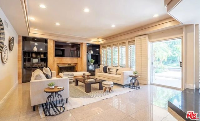 10214 Candleberry Lane, Northridge CA: https://media.crmls.org/mediaz/56782423-922b-4868-b5c7-df1e85a96456.jpg