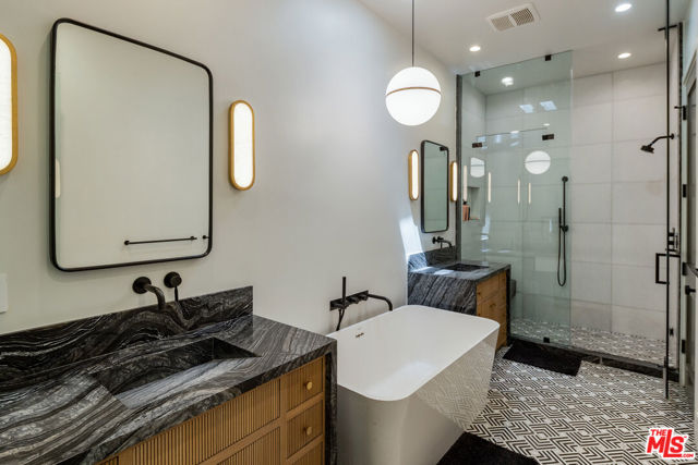 521 N Formosa Avenue, Los Angeles CA: https://media.crmls.org/mediaz/56789673-8fda-4875-b5f0-c000020f5d02.jpg