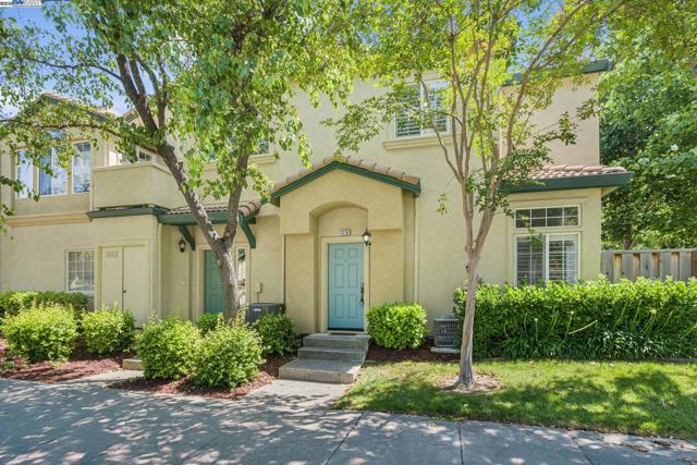 4119 Veneto Ct, Pleasanton CA: https://media.crmls.org/mediaz/5679859c-5458-4e84-a1ac-24f8a80f86d4.jpg