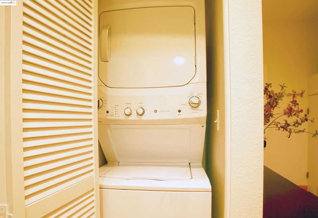https://media.crmls.org/mediaz/567a11c0-9897-4936-9cdf-f101b991ccf8.jpg?preset=X-Large
