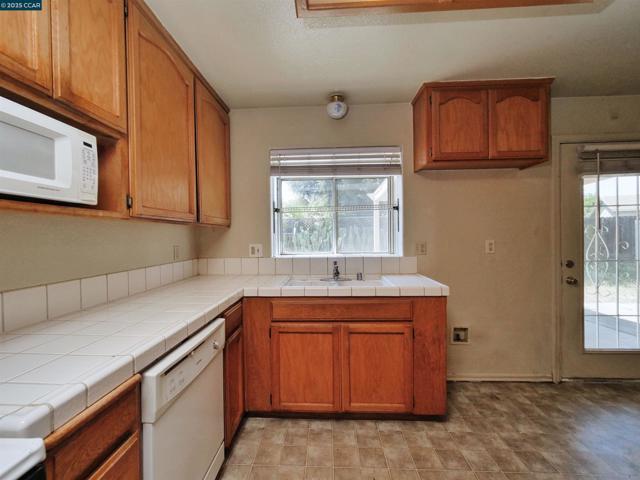 4212 Dunster Drive, Salida CA: https://media.crmls.org/mediaz/567a9d18-f241-4065-ae9a-1eb2d69ee643.jpg