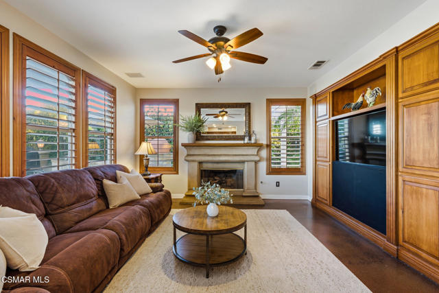 Image 24 of 51 For 490 Peter Place