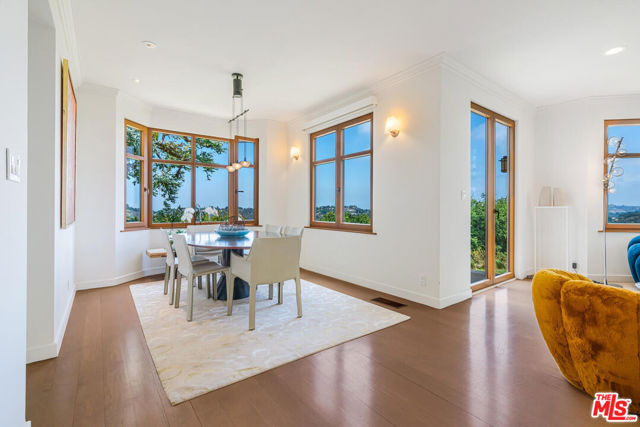 2232 Stradella Road, Los Angeles CA: https://media.crmls.org/mediaz/567d75fe-8988-4091-8775-1eca887e7cc3.jpg