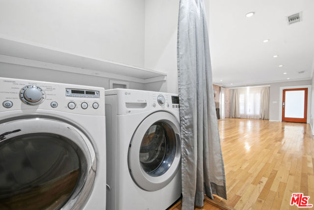 1246 N Genesee Avenue, West Hollywood CA: https://media.crmls.org/mediaz/567d7953-1eb8-4693-9c39-e2aa47d5c938.jpg