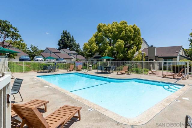 254 Cerco Rosado, San Marcos CA: https://media.crmls.org/mediaz/567dc401-e419-4d19-9389-10eea19748ab.jpg