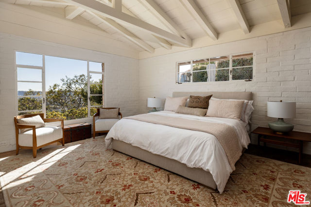 98 Loma Media Road, Santa Barbara CA: https://media.crmls.org/mediaz/567de618-5509-41f8-9794-d51f0d714375.jpg