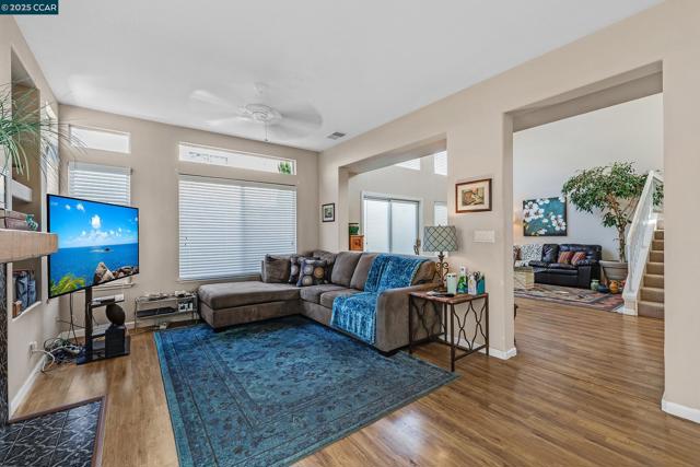 967 Heather Ln, San Lorenzo CA: https://media.crmls.org/mediaz/567e005b-203f-44ba-b525-d5d37f6440fd.jpg