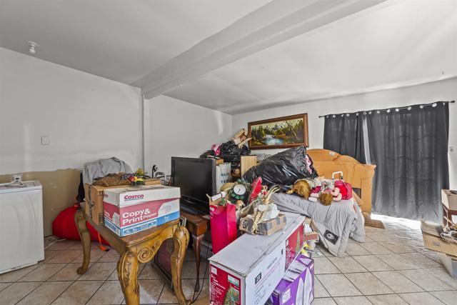 127 W 5Th Avenue, Escondido CA: https://media.crmls.org/mediaz/567e1379-6d94-4f17-acfe-0757e09b1952.jpg