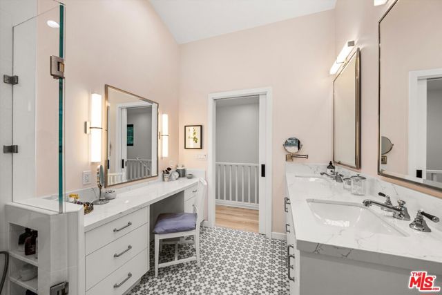 305 E Islay Street, Santa Barbara CA: https://media.crmls.org/mediaz/567ebfef-5a1f-46b0-b3f6-9dab9039af9a.jpg