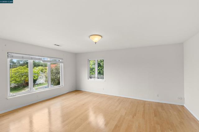 39 Anson Way, Kensington CA: https://media.crmls.org/mediaz/567f04ee-e0e3-4e23-a7ba-09bfe3015f3c.jpg