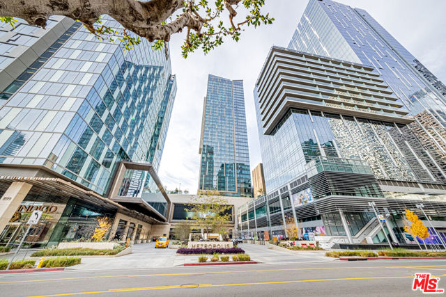 889 Francisco Street, Los Angeles CA: https://media.crmls.org/mediaz/567f4ffd-6633-420a-8584-95bbb57c0218.jpg