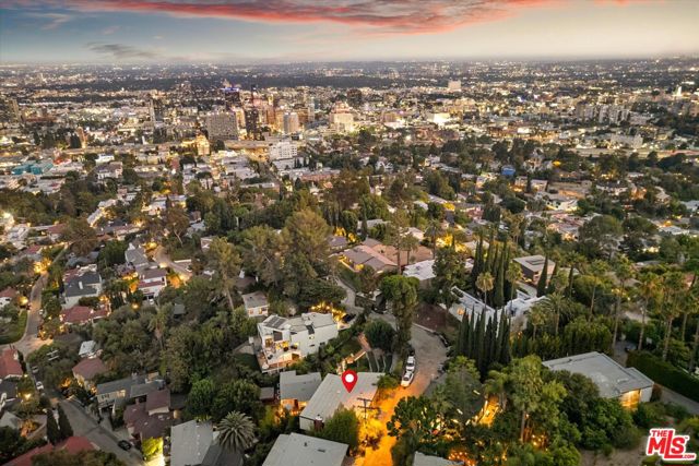 6190 Temple Hill Drive, Los Angeles CA: https://media.crmls.org/mediaz/567f61e4-3d05-4a75-b675-60f4ca6f1a5d.jpg