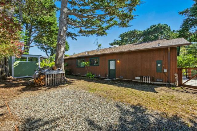 430 Marine Boulevard, Moss Beach CA: https://media.crmls.org/mediaz/567fad17-b104-4987-88d8-16bc39f10e6a.jpg
