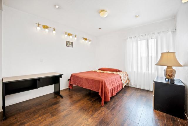 441 W Macarthur Boulevard, Oakland CA: https://media.crmls.org/mediaz/567fbe9d-fb33-4d11-8e46-e7a726e649f7.jpg
