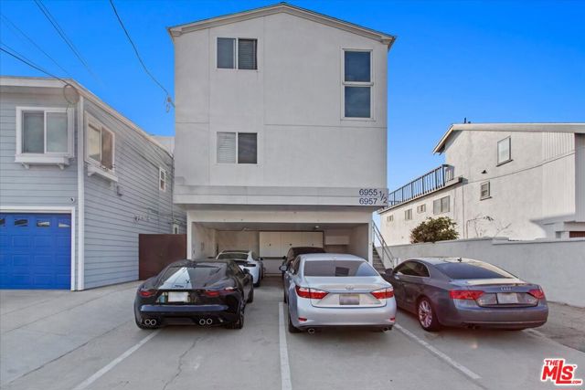 6955 Trolleyway, Playa del Rey CA: https://media.crmls.org/mediaz/567fee13-041d-4505-825d-d3f8d2004777.jpg
