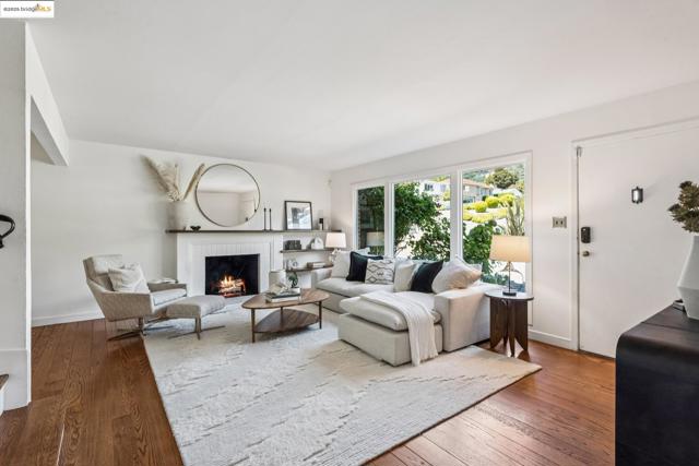 4479 Elinora Ave, Oakland CA: https://media.crmls.org/mediaz/56804dd0-b2db-485a-8702-672c17b90158.jpg