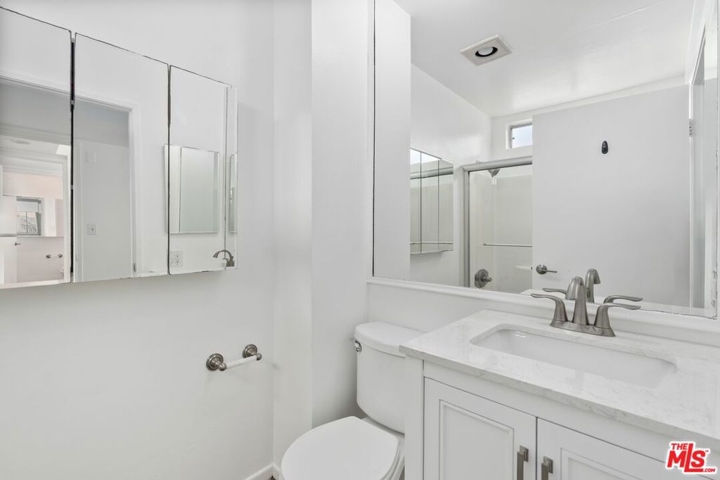 https://media.crmls.org/mediaz/56819a9d-81fe-4dda-a0c2-3cdd958d21f8.jpg?preset=X-Large