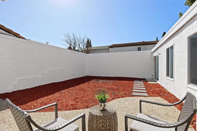 33143 Lake Garrison, Fremont CA: https://media.crmls.org/mediaz/5681a1a6-4e85-4211-9816-9e19f0cc7d4c.jpg