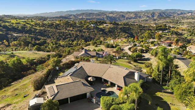 1524 Zutano Lane, Fallbrook CA: https://media.crmls.org/mediaz/5681abb5-46ab-48dd-8f6c-a92a3285108f.jpg