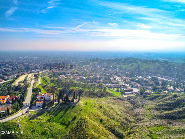 17900 Bull Canyon Road, Granada Hills CA: https://media.crmls.org/mediaz/5681b7d9-56d2-4121-b766-a84afb82bb66.jpg