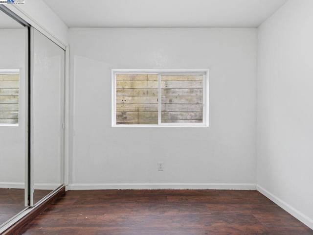 261 S 13th St, Richmond CA: https://media.crmls.org/mediaz/568212d6-097e-4b07-a7a2-be9c88282fe9.jpg