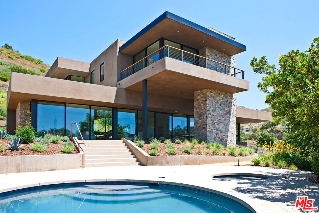 6228 Sycamore Meadows Drive — architectural residence