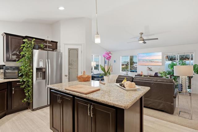 Detail Gallery Image 4 of 31 For 200 N El Camino Real Spc 15,  Oceanside,  CA 92058 - 3 Beds | 2 Baths