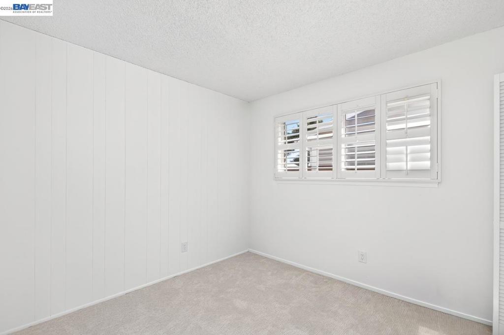 https://media.crmls.org/mediaz/56828a19-88e5-4971-a9ce-8a3323ea1a2c.jpg?preset=X-Large