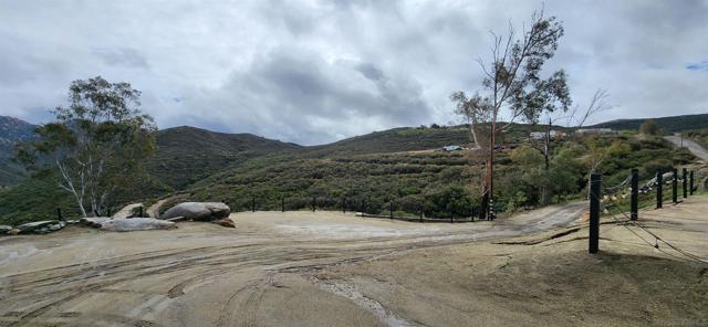 19832 Japatul Rd, Alpine CA: https://media.crmls.org/mediaz/56832270-6edf-404f-86b7-cd245569e5ef.jpg
