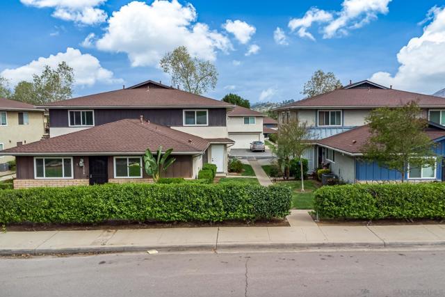 12126 Lemon Crest Dr, Lakeside CA: https://media.crmls.org/mediaz/56835a98-9dac-4066-84c5-7bea49ea13bd.jpg
