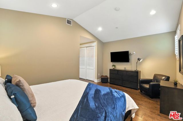 2020 Holly Drive, Los Angeles CA: https://media.crmls.org/mediaz/5683e41e-73ce-47e2-895f-b712ae150baa.jpg