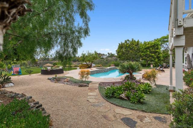 521 Latigo Row, Encinitas CA: https://media.crmls.org/mediaz/5684189a-d989-4aae-b81a-7263bec1f889.jpg