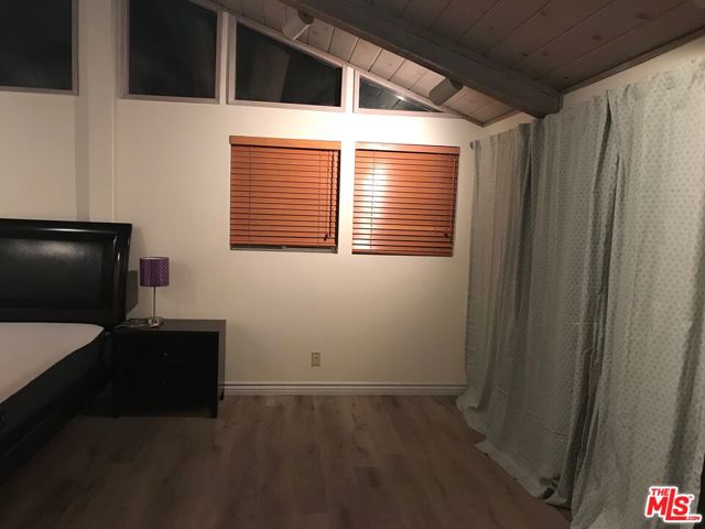 1079 GLENHAVEN Drive, 1 photo 5